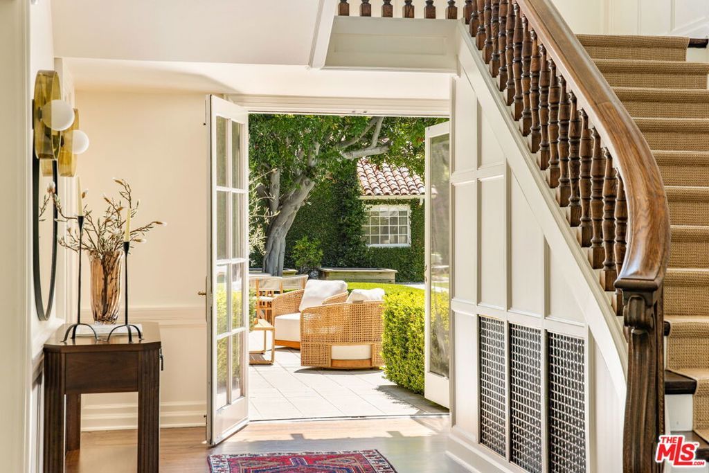 Image 4 of property listing at 612 Lorraine Boulevard, Los Angeles, CA 90005