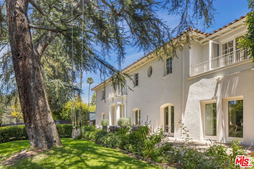 Image 44 of property listing at 612 Lorraine Boulevard, Los Angeles, CA 90005