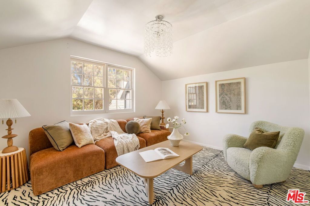 Image 46 of property listing at 612 Lorraine Boulevard, Los Angeles, CA 90005