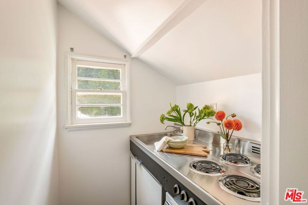 Image 47 of property listing at 612 Lorraine Boulevard, Los Angeles, CA 90005