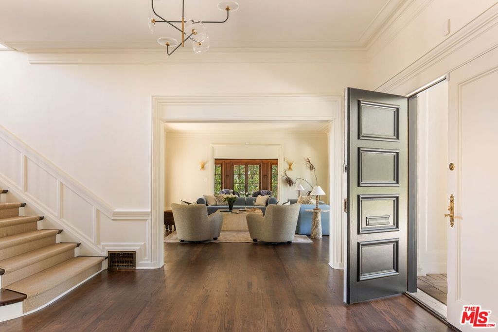 Image 5 of property listing at 612 Lorraine Boulevard, Los Angeles, CA 90005