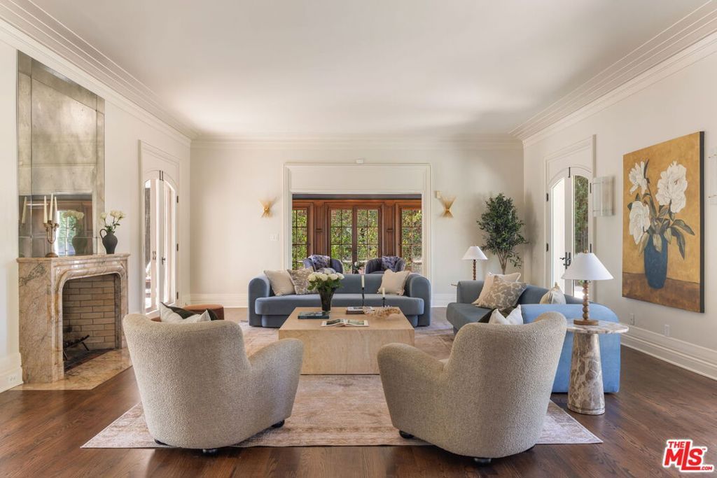 Image 6 of property listing at 612 Lorraine Boulevard, Los Angeles, CA 90005