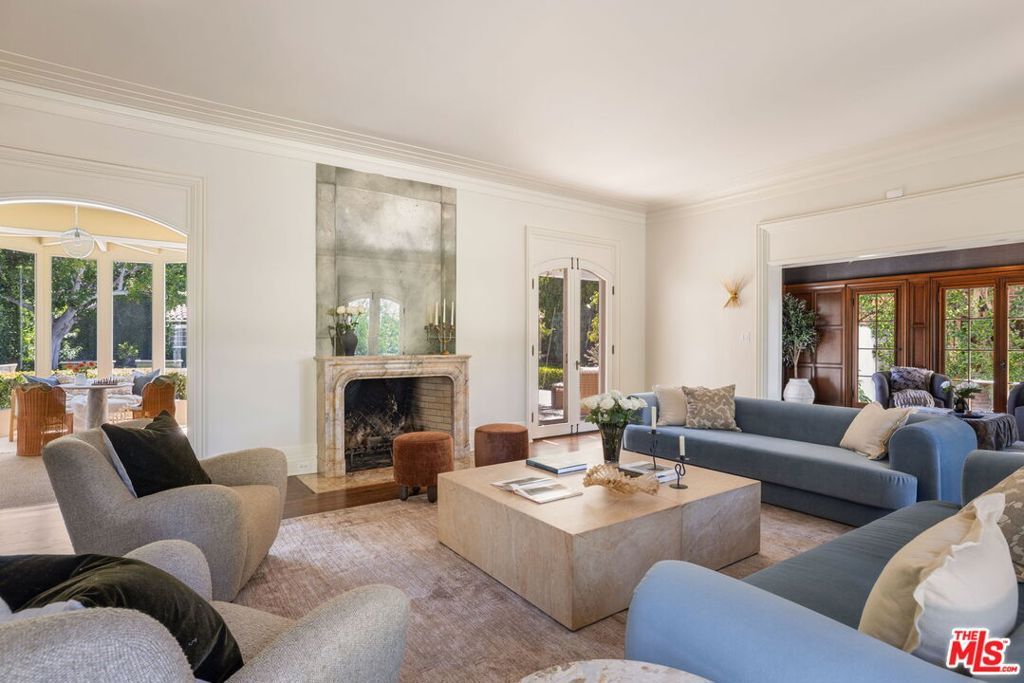 Image 7 of property listing at 612 Lorraine Boulevard, Los Angeles, CA 90005