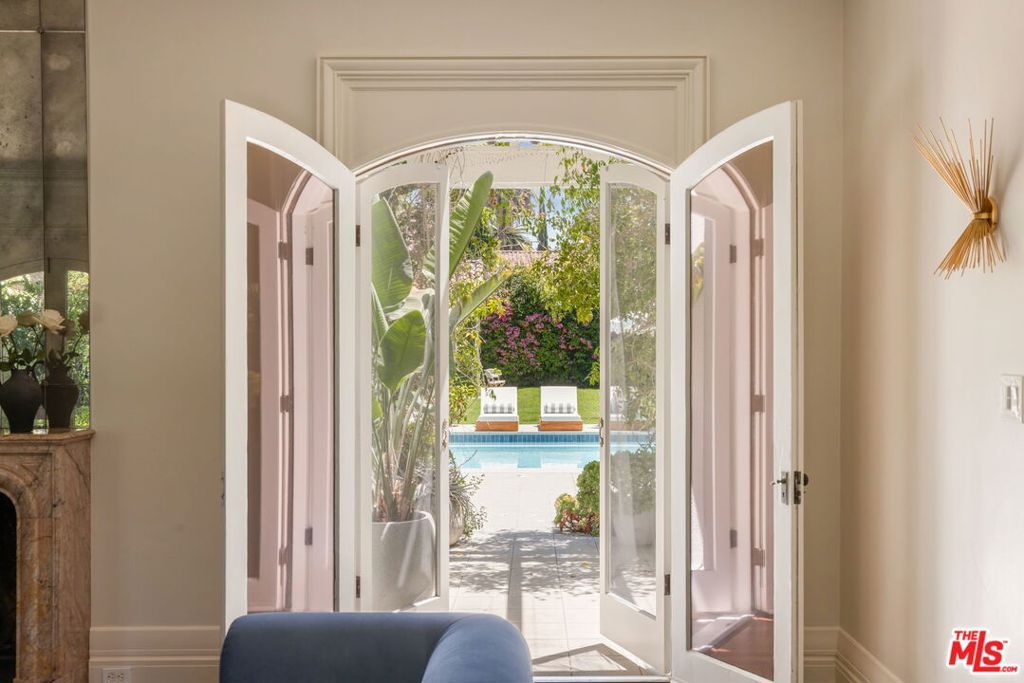 Image 8 of property listing at 612 Lorraine Boulevard, Los Angeles, CA 90005