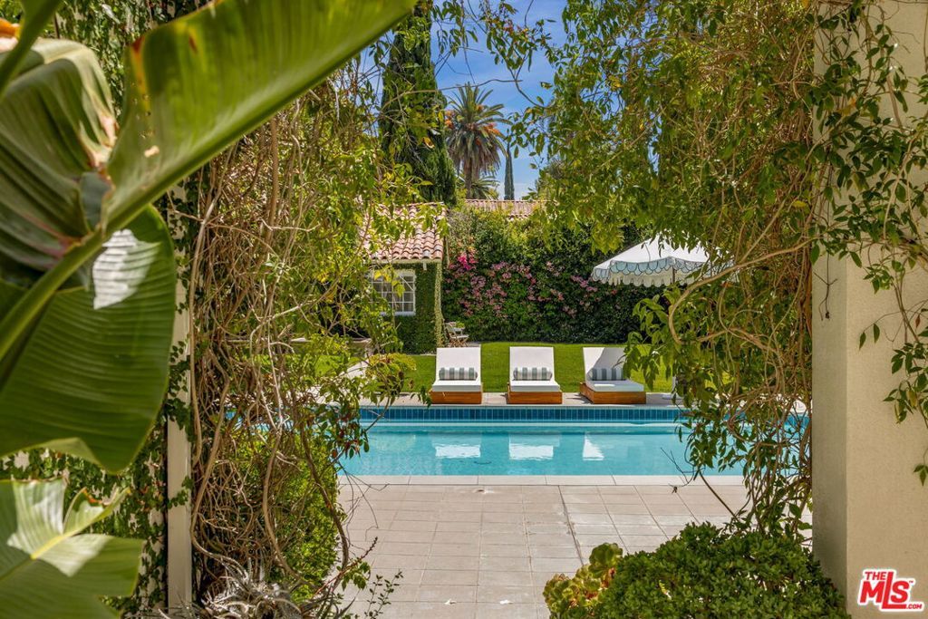 Image 9 of property listing at 612 Lorraine Boulevard, Los Angeles, CA 90005