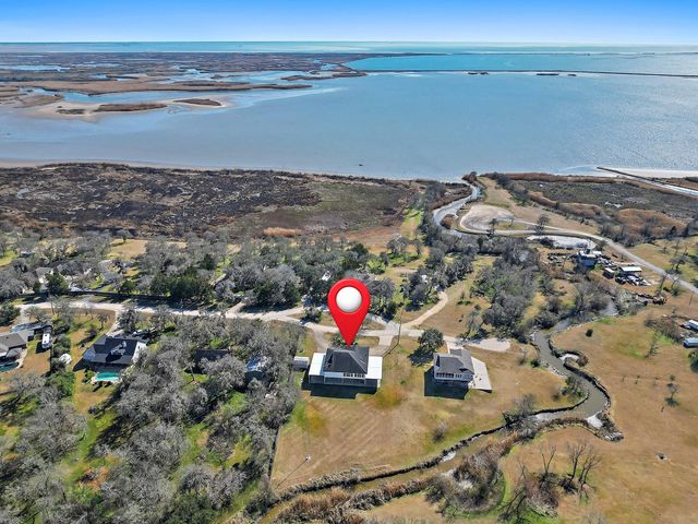 1306 Spring Branch Drive, Cove, TX 77523