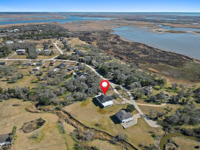 1306 Spring Branch Drive, Cove, TX 77523