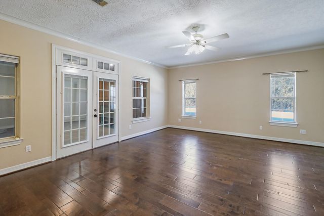 1306 Spring Branch Drive, Cove, TX 77523