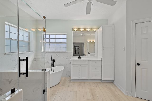 1306 Spring Branch Drive, Cove, TX 77523