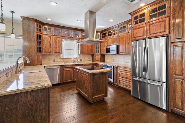 1306 Spring Branch Drive, Cove, TX 77523