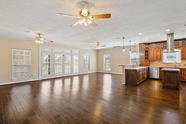 1306 Spring Branch Drive, Cove, TX 77523