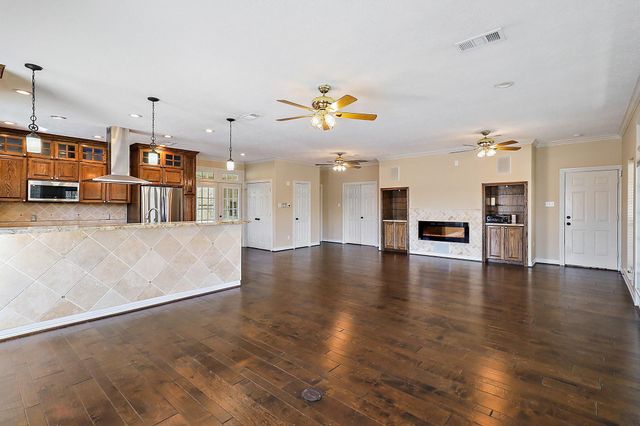 1306 Spring Branch Drive, Cove, TX 77523