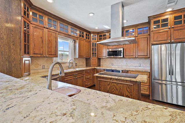 1306 Spring Branch Drive, Cove, TX 77523