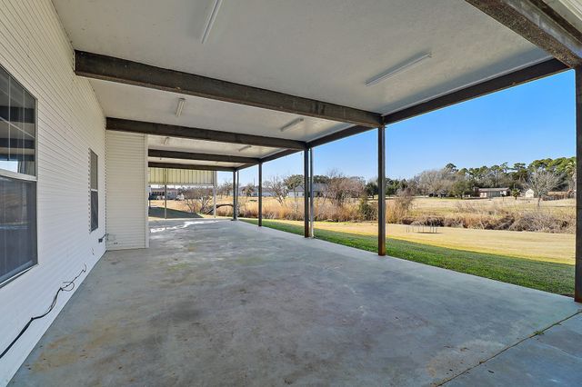 1306 Spring Branch Drive, Cove, TX 77523