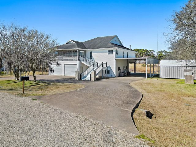 1306 Spring Branch Drive, Cove, TX 77523