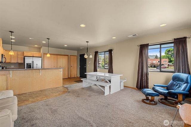 10 N Chelan Avenue, Wenatchee, WA 98801