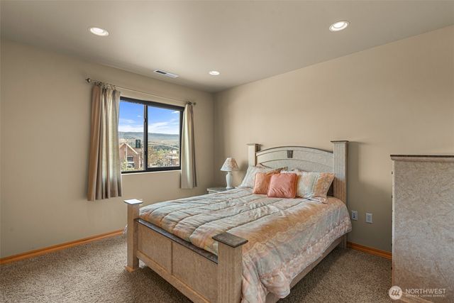 10 N Chelan Avenue, Wenatchee, WA 98801