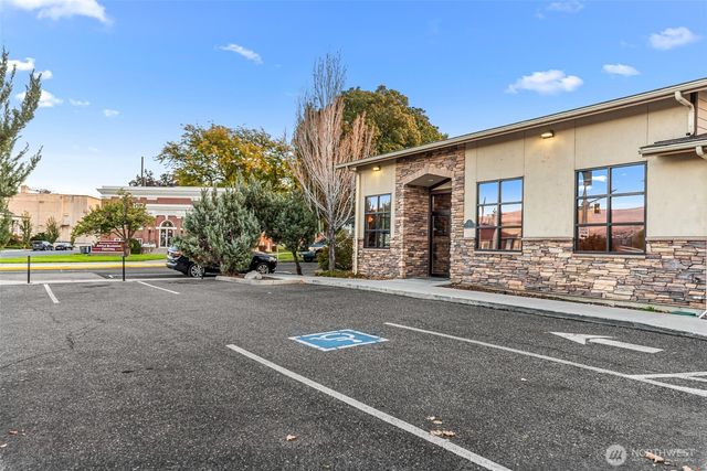 10 N Chelan Avenue, Wenatchee, WA 98801