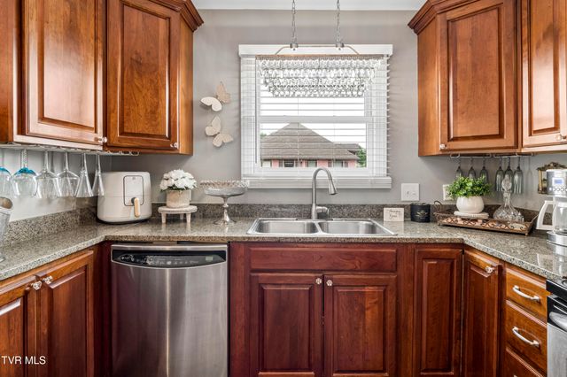 15 Palisades Pointe 15, Johnson City, TN 37601