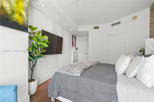 60 SW 13th St 4616, Miami, FL 33130