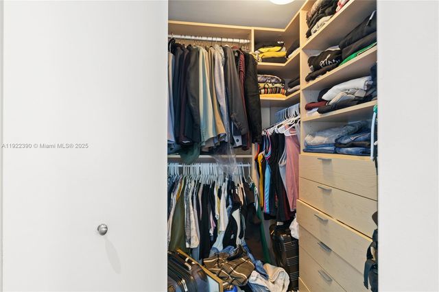 60 SW 13th St 4616, Miami, FL 33130