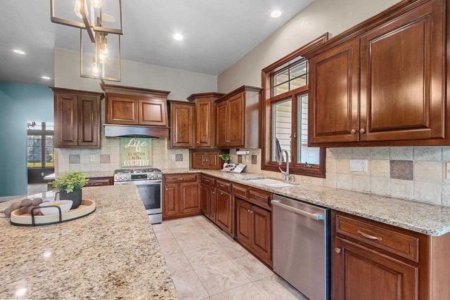 2864 WOODHAVEN CIRCLE, De Pere, WI 54115