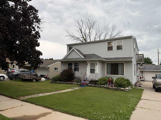 1617 GREEN STREET, Manitowoc, WI 54220