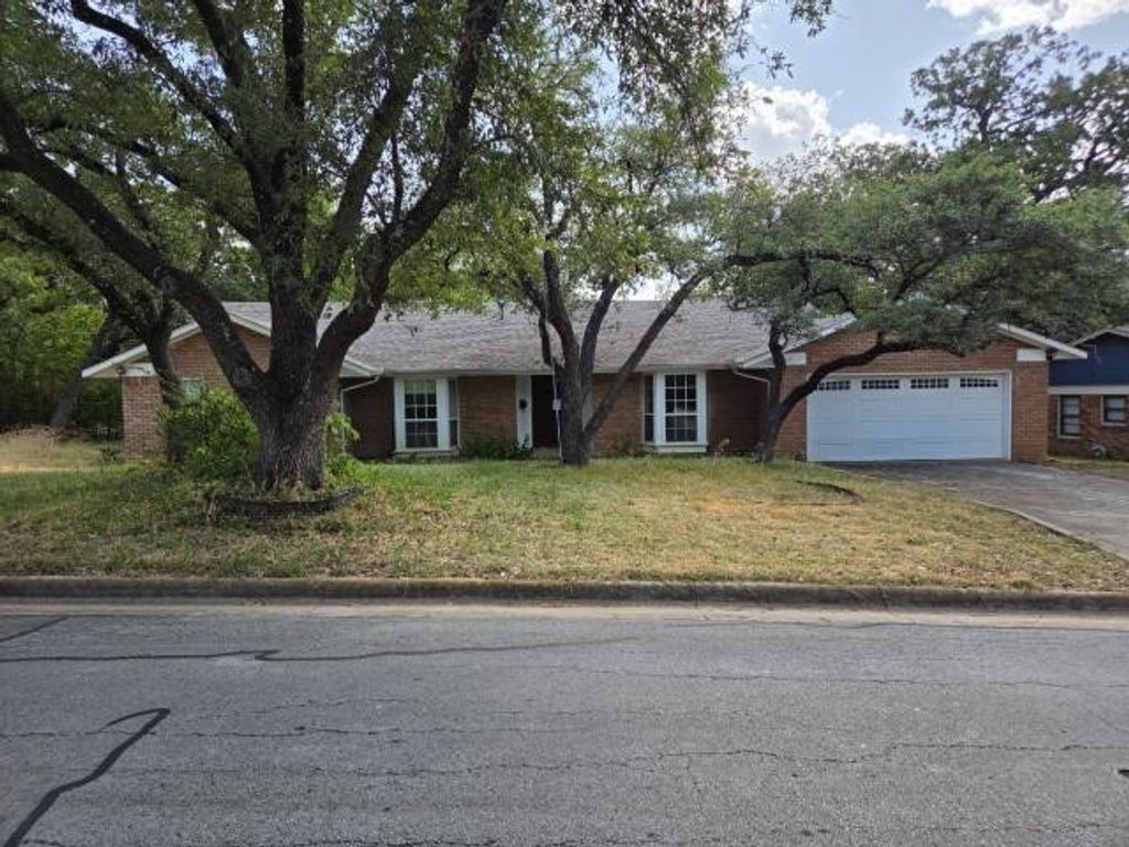 5728 Rockhill Road, Fort Worth, TX 76112 — exterior