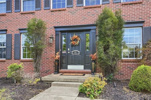 41 W Waterbury Drive, Springboro, OH 45066