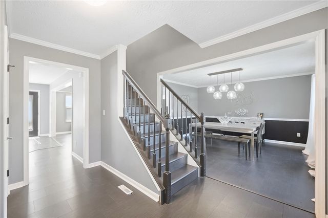 41 W Waterbury Drive, Springboro, OH 45066