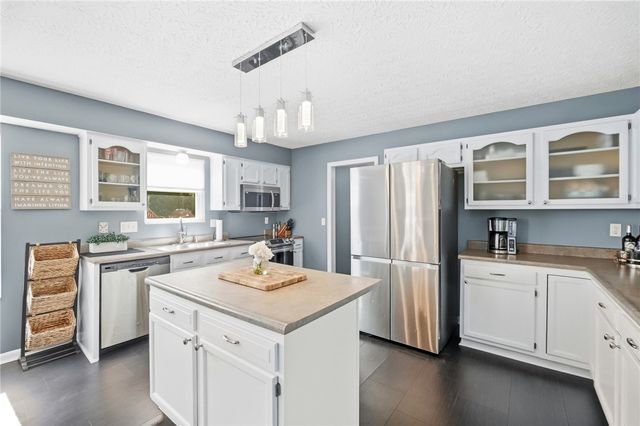 41 W Waterbury Drive, Springboro, OH 45066