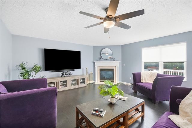 41 W Waterbury Drive, Springboro, OH 45066