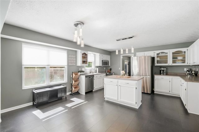 41 W Waterbury Drive, Springboro, OH 45066