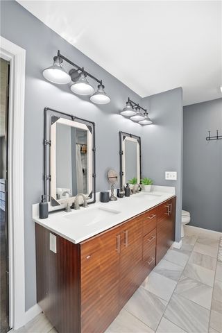 41 W Waterbury Drive, Springboro, OH 45066