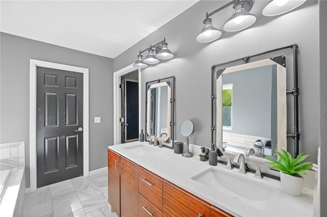 41 W Waterbury Drive, Springboro, OH 45066