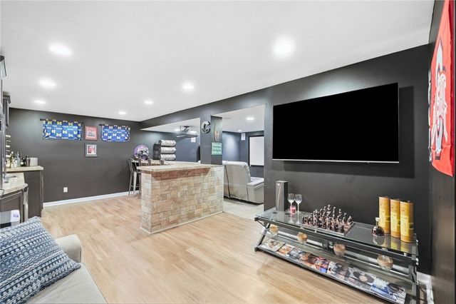 41 W Waterbury Drive, Springboro, OH 45066