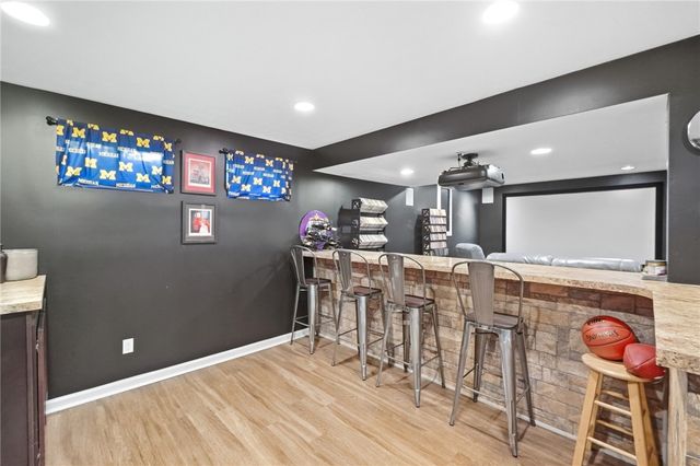 41 W Waterbury Drive, Springboro, OH 45066