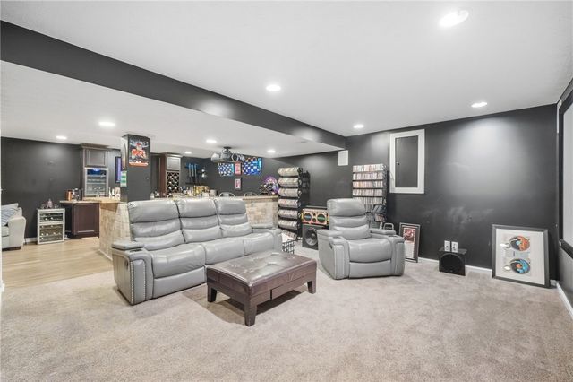 41 W Waterbury Drive, Springboro, OH 45066
