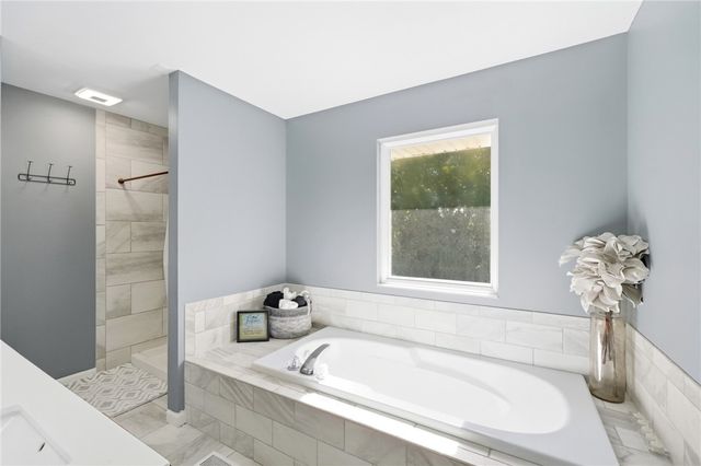 41 W Waterbury Drive, Springboro, OH 45066