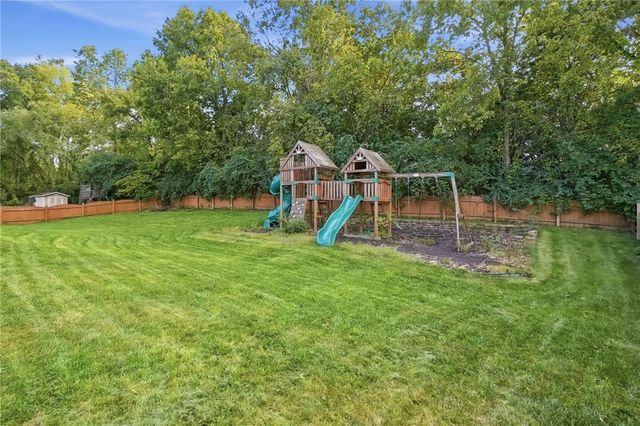 41 W Waterbury Drive, Springboro, OH 45066