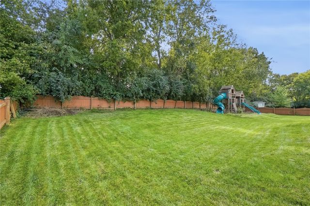 41 W Waterbury Drive, Springboro, OH 45066