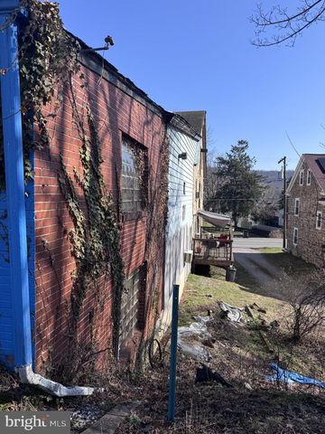 1524 FRIEDENSBURG RD, Reading, PA 19606