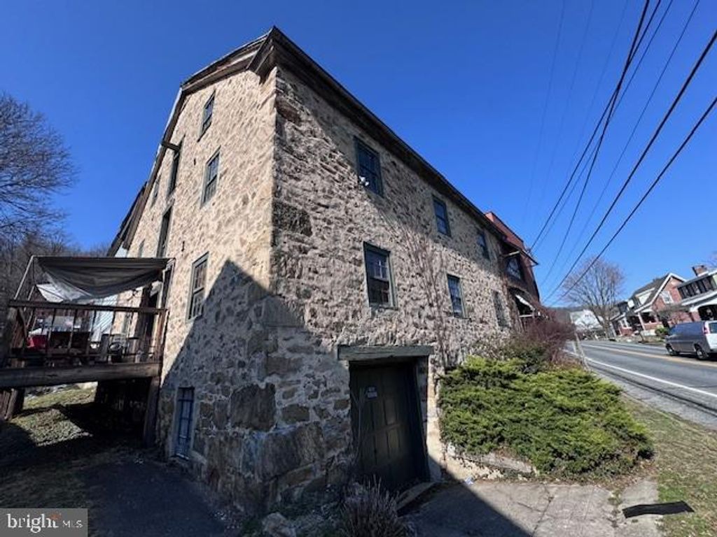 1524 FRIEDENSBURG RD, Reading, PA 19606