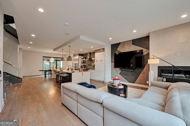 904 Lenox Boulevard NE, Atlanta, GA 30324