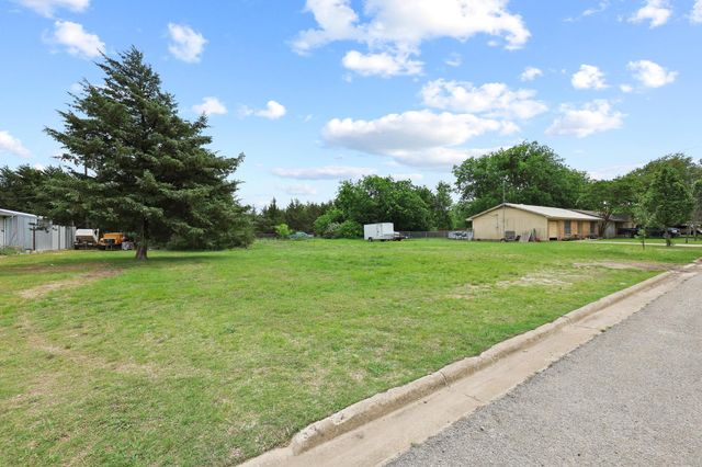 117 Donaghey Street, Trenton, TX 75490