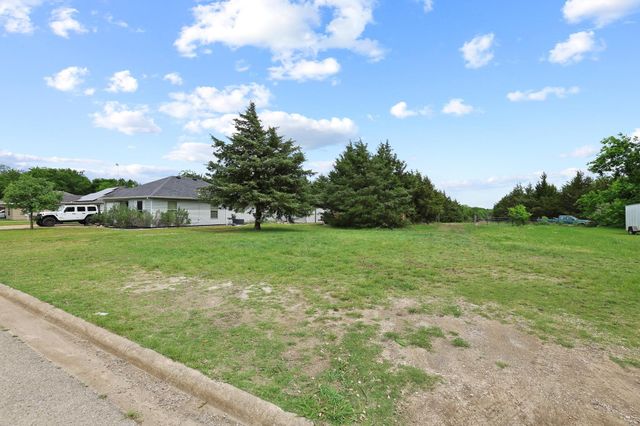 117 Donaghey Street, Trenton, TX 75490
