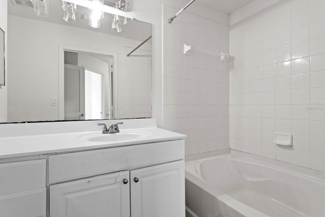 9831 MEADOW FIELD CIRCLE 9831, Tampa, FL 33626