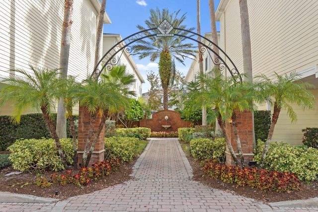 9831 MEADOW FIELD CIRCLE 9831, Tampa, FL 33626