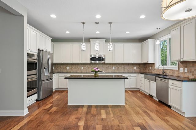 10601 Watersedge Lane, Woodbury, MN 55129