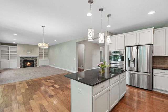 10601 Watersedge Lane, Woodbury, MN 55129